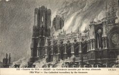 CPA Reims La Cathedrale Incendiee par les obus Allemands Militaria