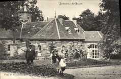 VINTAGE POSTCARD Luxeuil Les Bains Park and establishment