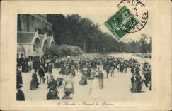 VINTAGE POSTCARD Heavy In front of the swimming pools