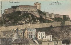 VINTAGE POSTCARD Heavy Forts And the Castle