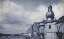 VINTAGE POSTCARD Dining the town hall Notre Dame Church