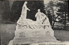 VINTAGE POSTCARD Heavy the Cambric Monument