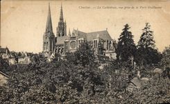 CPA Chartres la Cathedrale Vue Prise de la Porte Guillaume