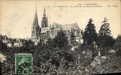 CPA Chartres La Cathedrale Vue Prise de la Porte Guillaume