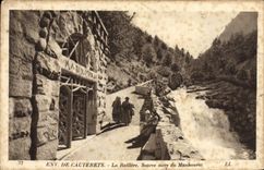 CPA Env de Cauterets La Raillere source mere du Mauhourat 