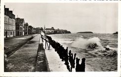 CPM Saint Malo Le Sillon et les brise lames 