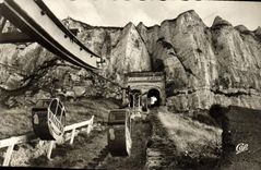 POSTAL MODERNA Treport el portador y los acantilados del carro-grúa monocarril