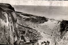 POSTAL MODERNA los acantilados vistos la parte inferior extremadamente blanca de Dieppe con su restaurante barran el pasillo de danza