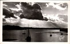 CPM Saint Malo Contre jour sur l'avant port