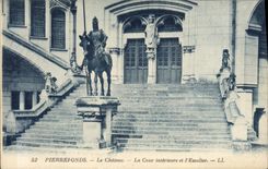 POSTAL Pierrefonds de la VENDIMIA el interior y el I Escalier de la corte del castillo