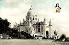 CPA Lisieux L'Avenue Pres De La Basilique