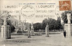 VINTAGE POSTCARD Heavy the entry of the esplanade