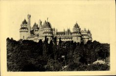 El castillo de la POSTAL de la VENDIMIA de la cara norteña de Pierrefonds es