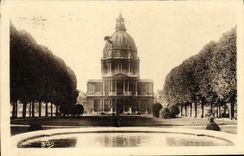VINTAGE POSTCARD Paris the avenue De Breteuil And I' Hotel Of the Invalids the church containing the tomb of Napoleon 1st