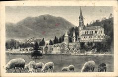 VINTAGE POSTCARD Heavy the basilica and the Peak of the Gravel bank