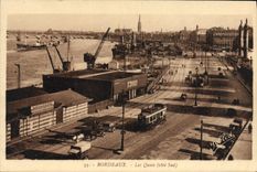 VINTAGE POSTCARD Bordeaux the Quays Boats