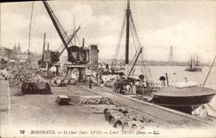 CPA Bordeaux Le quai Louis XVIII Bateau