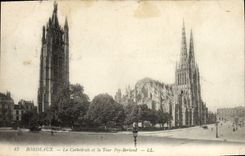 CPA Bordeaux La Cathedrale et la Tour Pey Berland