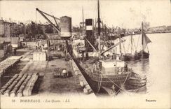 VINTAGE POSTCARD Bordeaux the Quays Boat