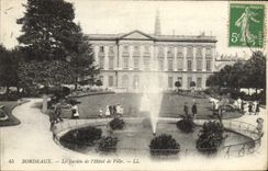 CPA Bordeaux Le Jardin de L'Hotel de Ville