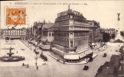 CPA Bordeaux Cours du Trente Juillet et les Allees de Tourny 