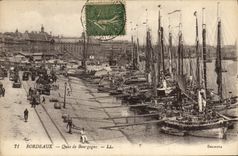 VINTAGE POSTCARD Bordeaux Quay of Burgundy Boats