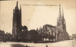 CPA Bordeaux La Cathedrale et la Tour Pey Berland
