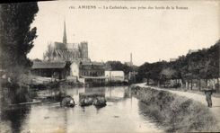CPA Amiens La Cathedrale vue prise des Bords de la Somme 