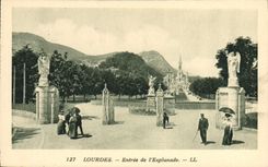 VINTAGE POSTCARD Heavy Entry De I' Esplanade