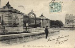 VINTAGE POSTCARD Paris the Entry Of the Invalids