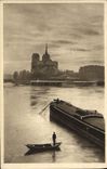 CPA Paris En Flanant La Seine Au quai de Tournelle Notre Dame Peniche