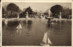 VINTAGE POSTCARD Paris Garden of Tileries the Basin