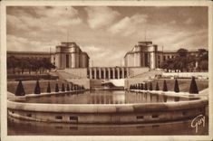 CPA Paris Le palais de Chaillot vu des jardins
