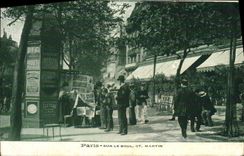 CPA Paris Sur Le boulevard St Martin Marchande de journaux