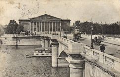 CPA Paris Le pont de la Concorde et la Chambre des Deputes Peniche Bateau 