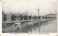 VINTAGE POSTCARD Paris Floods Footbridge of the Esplanade of the Invalids