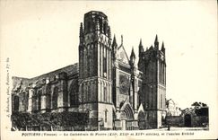 CPA Poitiers La Cathedrale St Pierre et l'ancien eveche