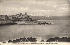 CPA Aantibes Vue Generale Et La Cheine Des Alpes