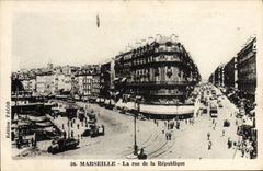 CPA Marseille La Rue De La Republique