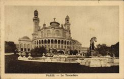 VINTAGE POSTCARD Paris Trocadero Horse