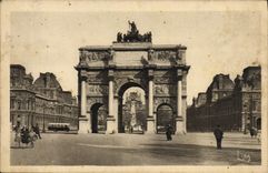 CPA Paris L'Arc de Triomphe du Carrousel et le Louvre