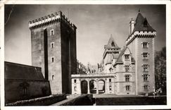 CP% Pau Le Chateau Domjon et Facade Est