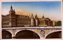 CPA Paris Et Ses Merveilles Le palais de justice Tour de l'horloge et conciergerie