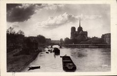 CPA Paris Crepuscule sur Notre Dame Bateau Peniche