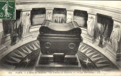 VINTAGE POSTCARD Paris the Hotel of the Invalids the Tomb of Napoleon the 1st sarcophagus