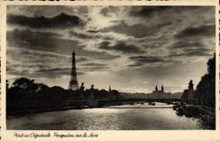 CPA Paris la nuit Perspective sur la Seine Tour Eiffel