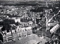 CPM Bruges Beffroi et grand place 