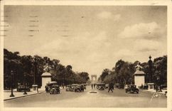 CPA Paris L'Avenue Des Champs Elysees