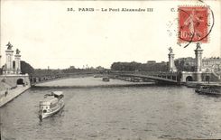 CPA Paris Le Pont Alexandre III Bateau peniche 