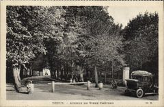 Avenida de Dreux de la POSTAL de la VENDIMIA del castillo viejo del automóvil